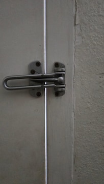 Loose latch