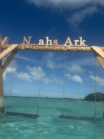 Noah’s Ark Tiki Bar