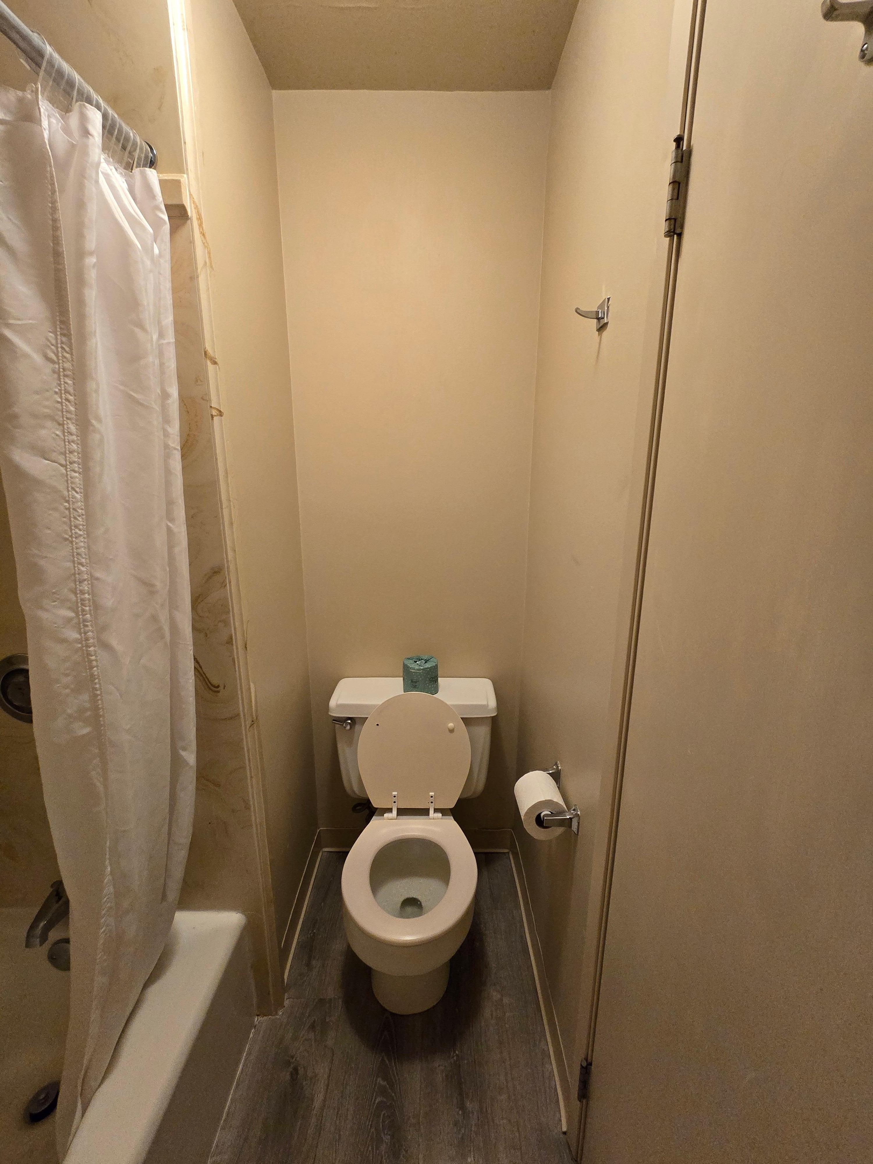 Non-Elongated Commode