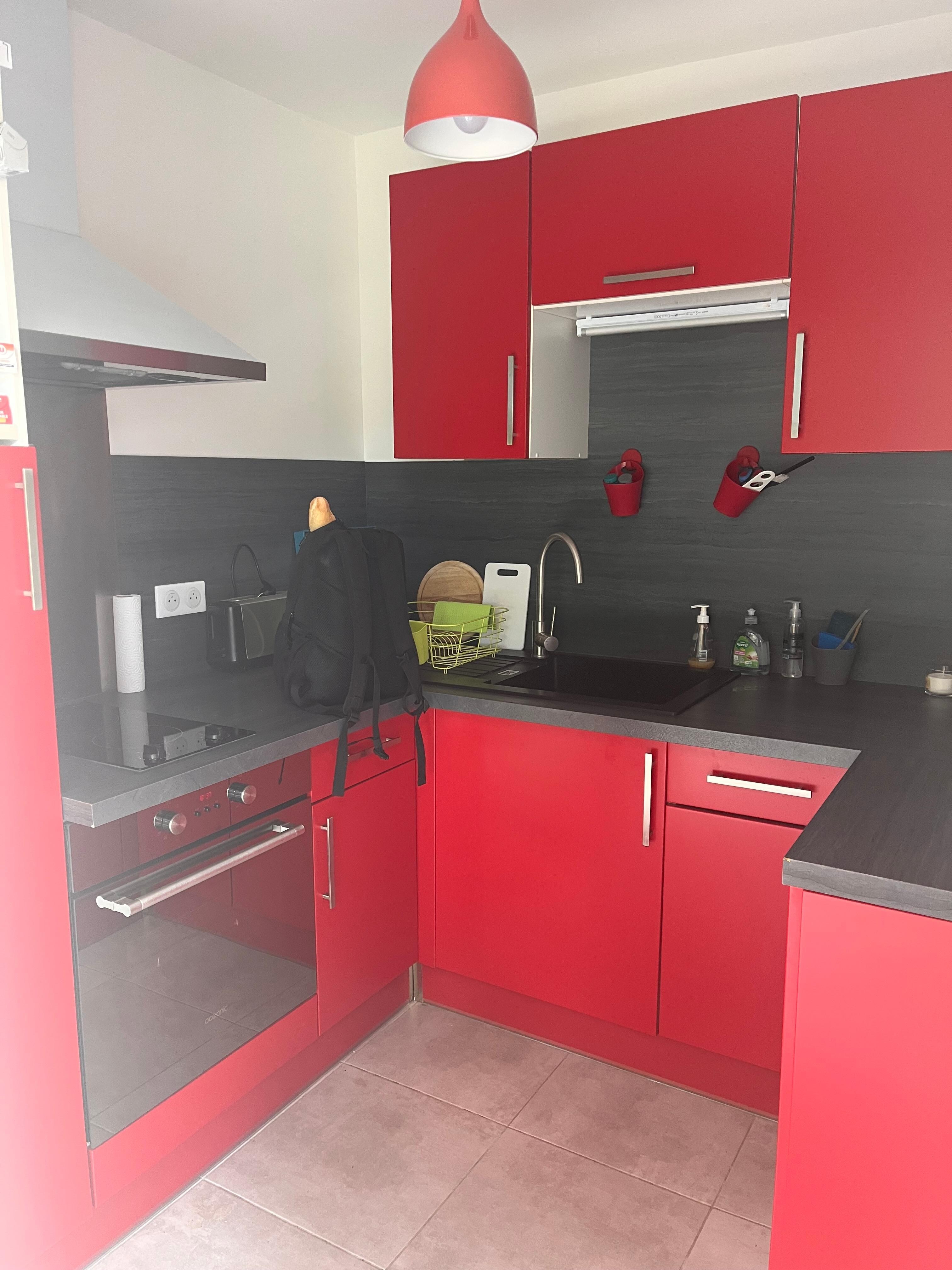 Complete keuken met afwasmachine, wasmachine oven magnetron 