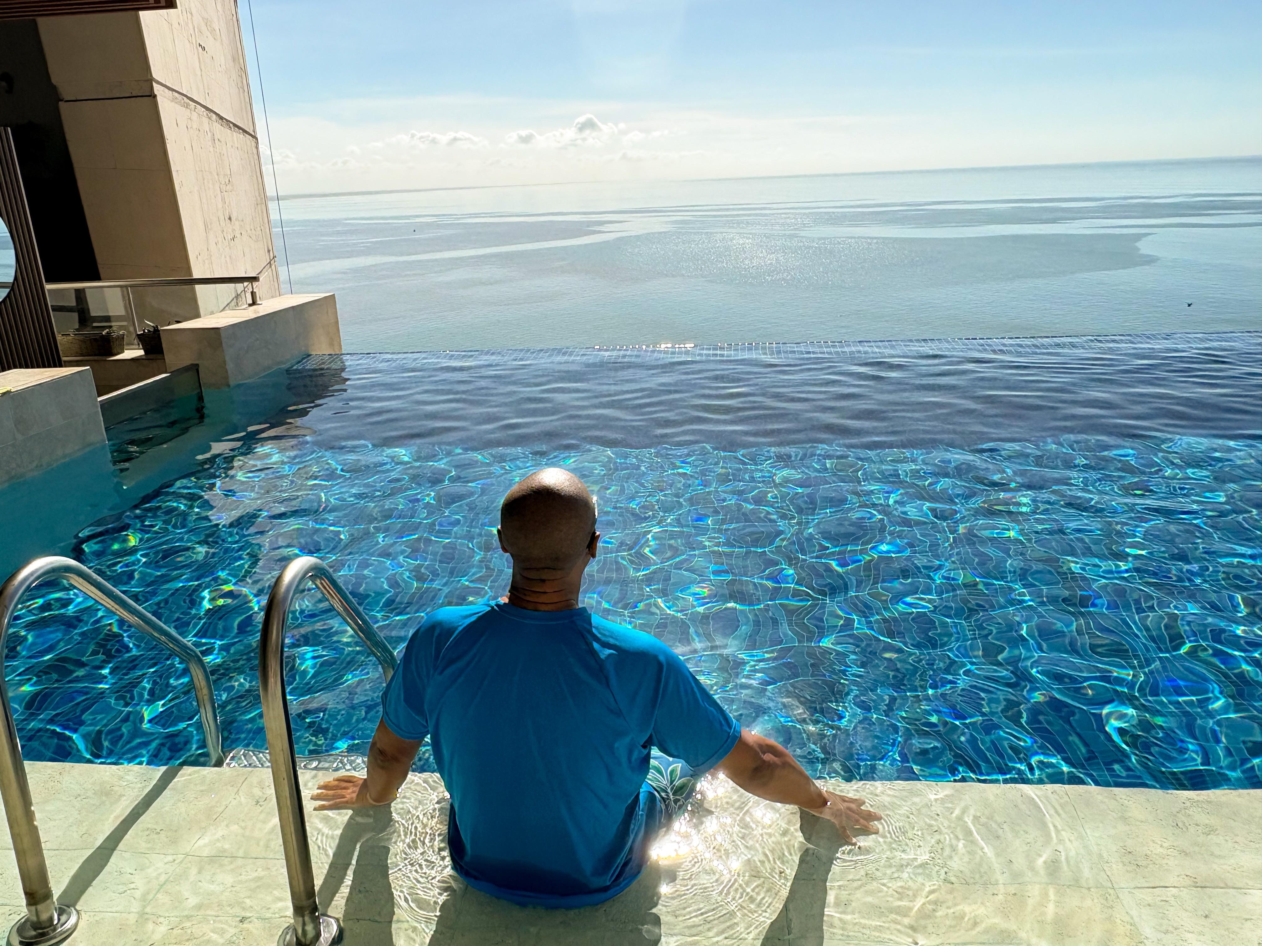 Infinity pool