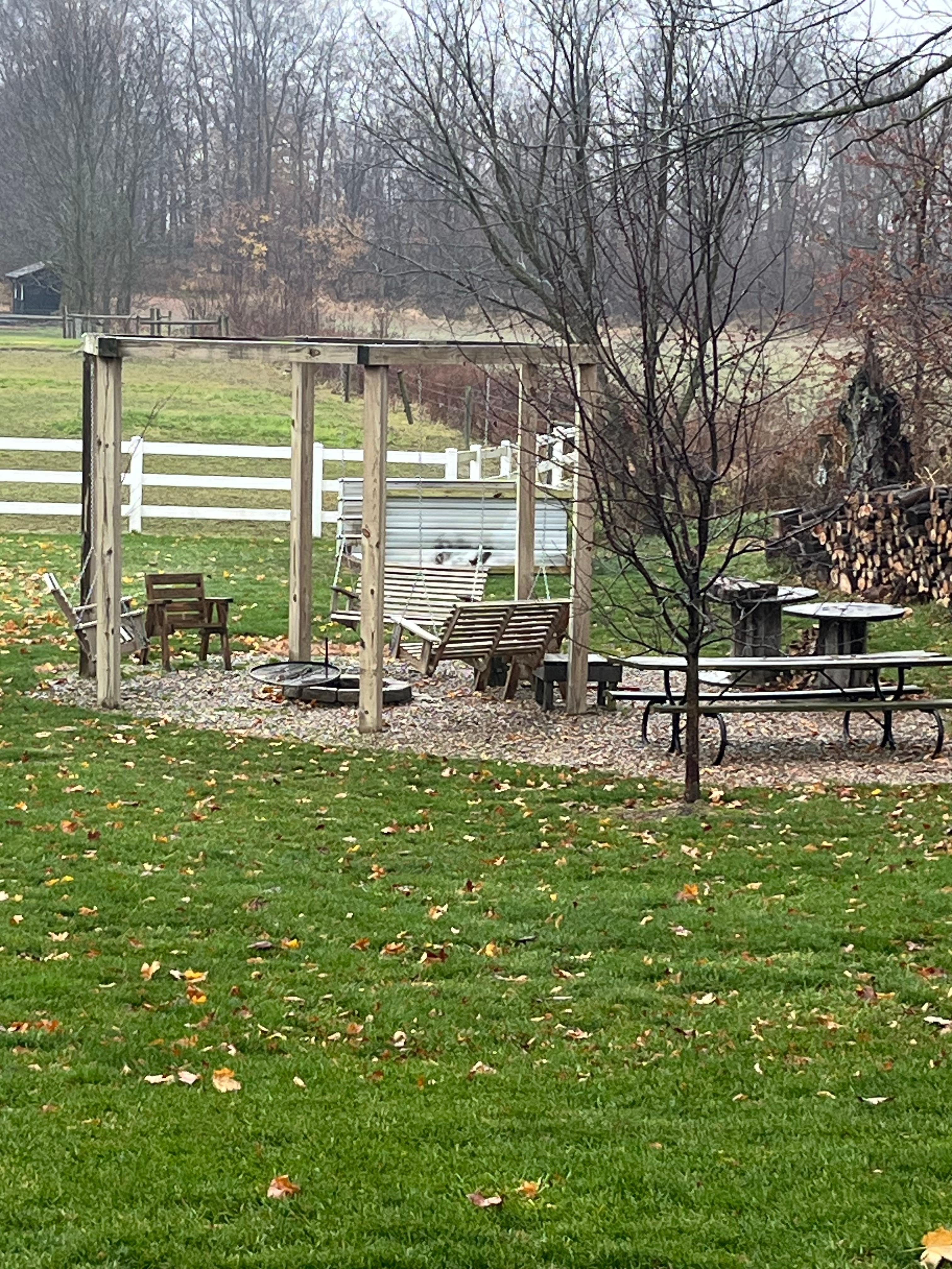 Nice fire pit area out front of the house. We were too tired to fire pit after shopping. 