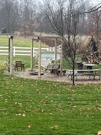 Nice fire pit area out front of the house. We were too tired to fire pit after shopping.