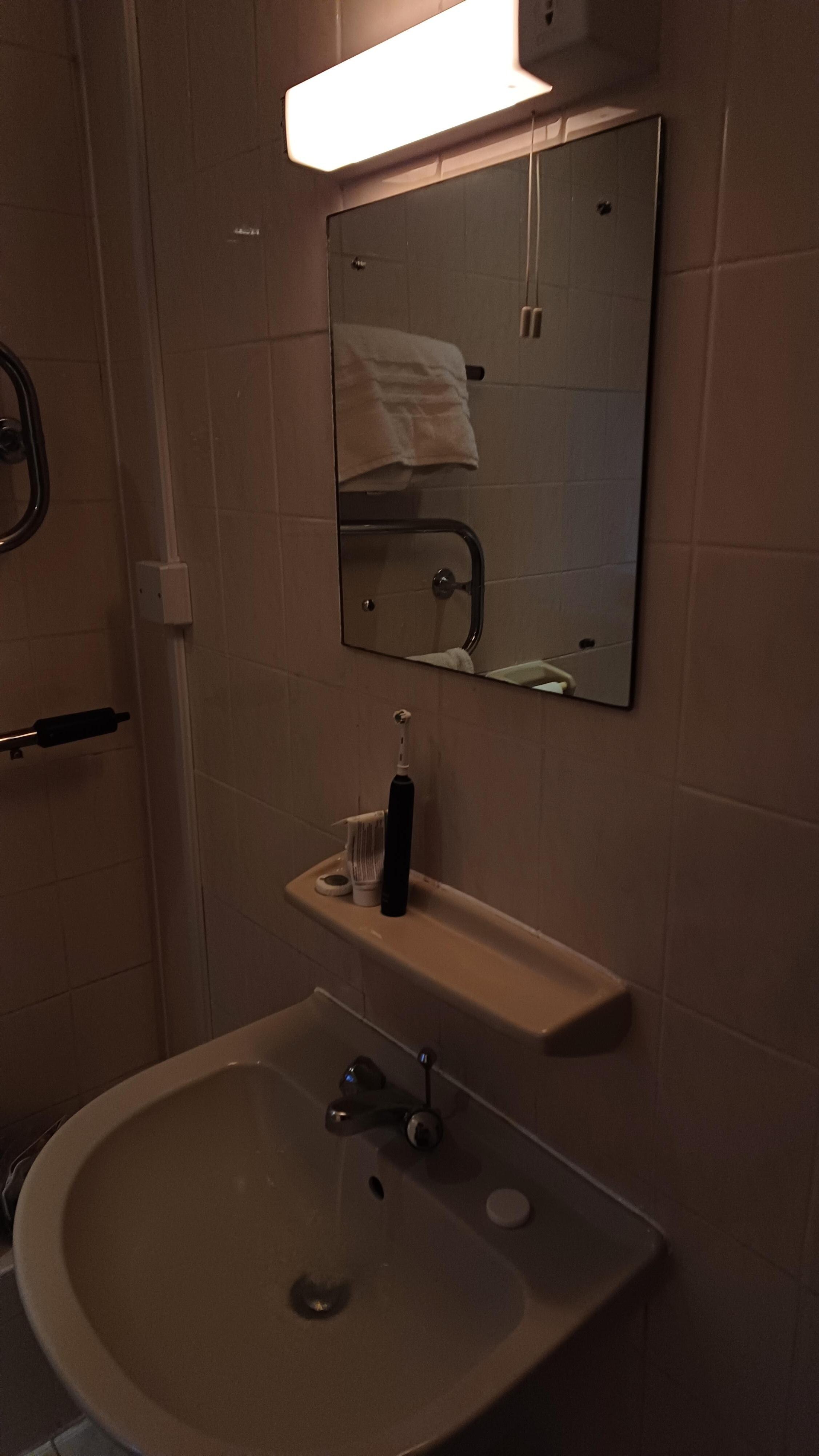 Low lighting level in bathroom 