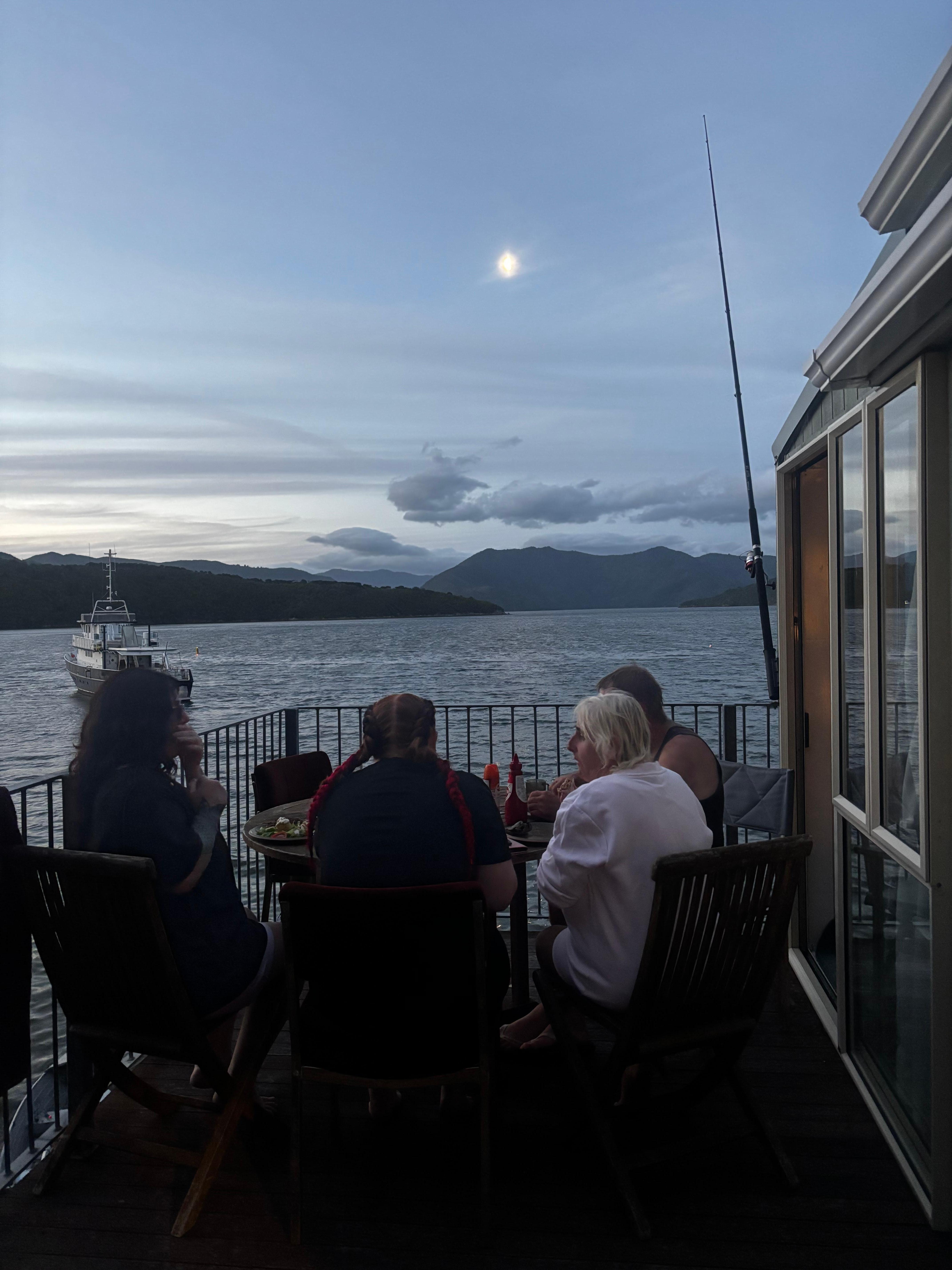 Family dinners with a view 