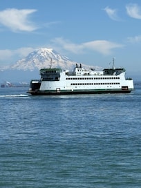 Ferry to Tacoma is close and not noisy!