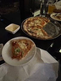 Pizza in rooftop bar .