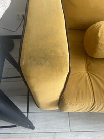 Sofá de la sala asquerosoooo y huele horrible