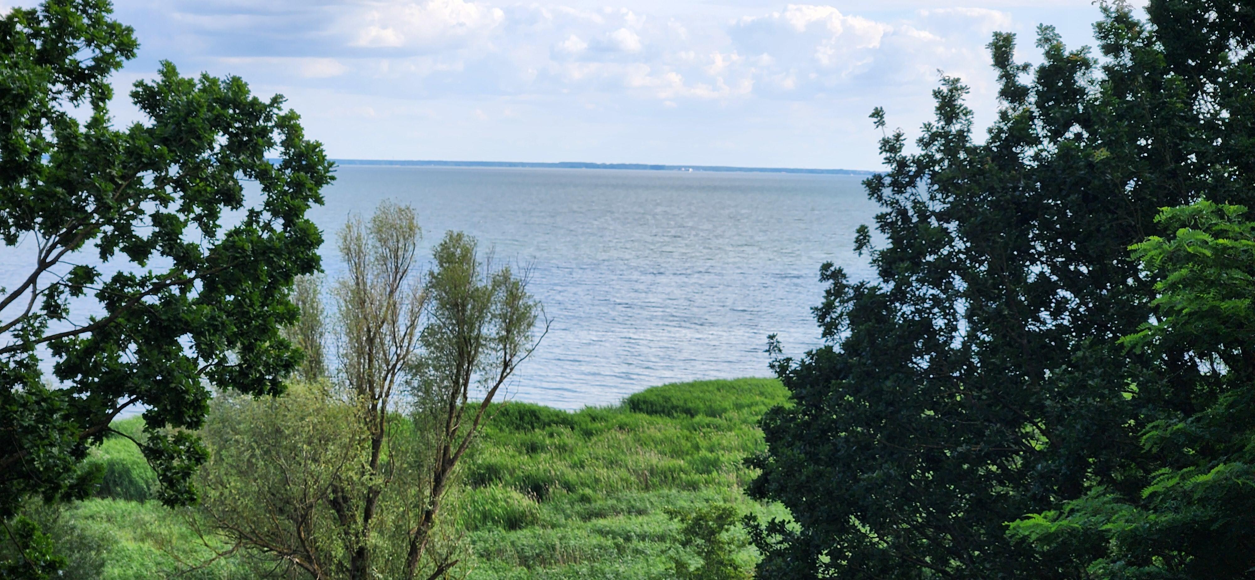 Blick von der Wohnanlage auf das Haff 