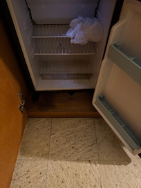 Fridge was rammy and it leaked