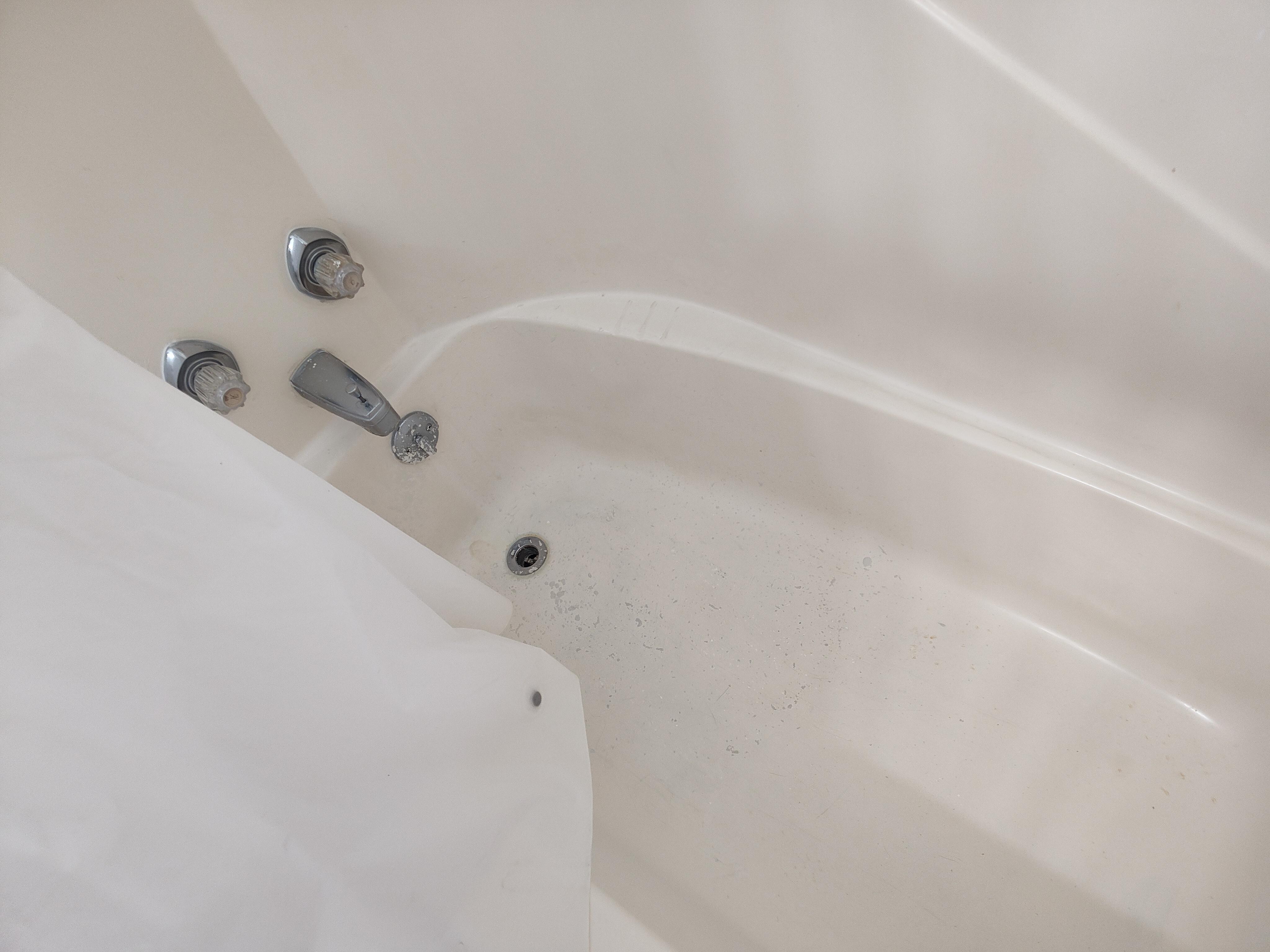 Bathroom tub dirty