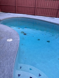 Pool man came on Wednesday - would’ve been nice to know. Pool had leaves in it upon check in.
