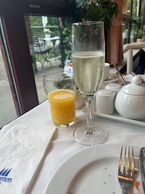 Sparkling wine for breakfast
