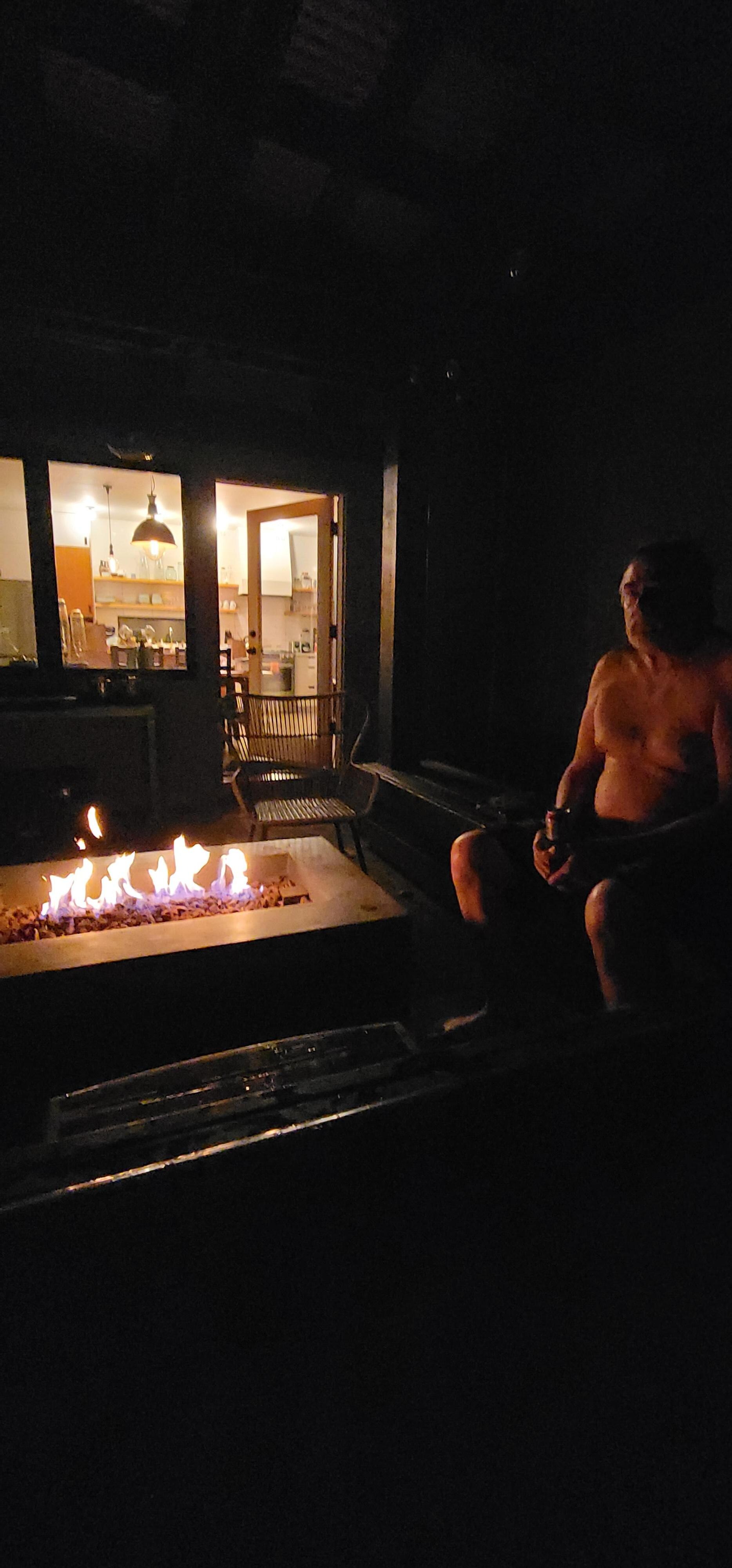 Night jacuzzi time, fire was easy to work