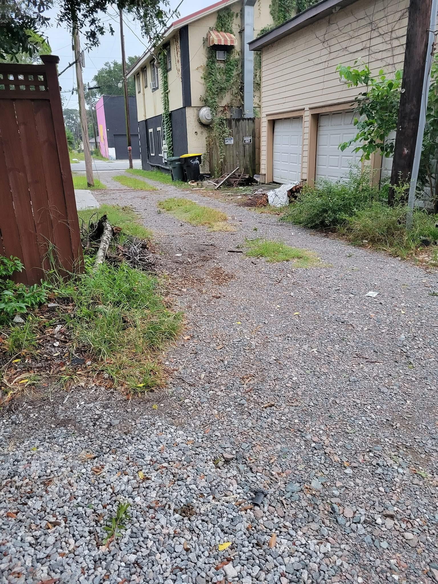 Alleyway to access property in back