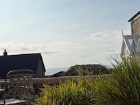 Blick von der Terrasse zur Küste