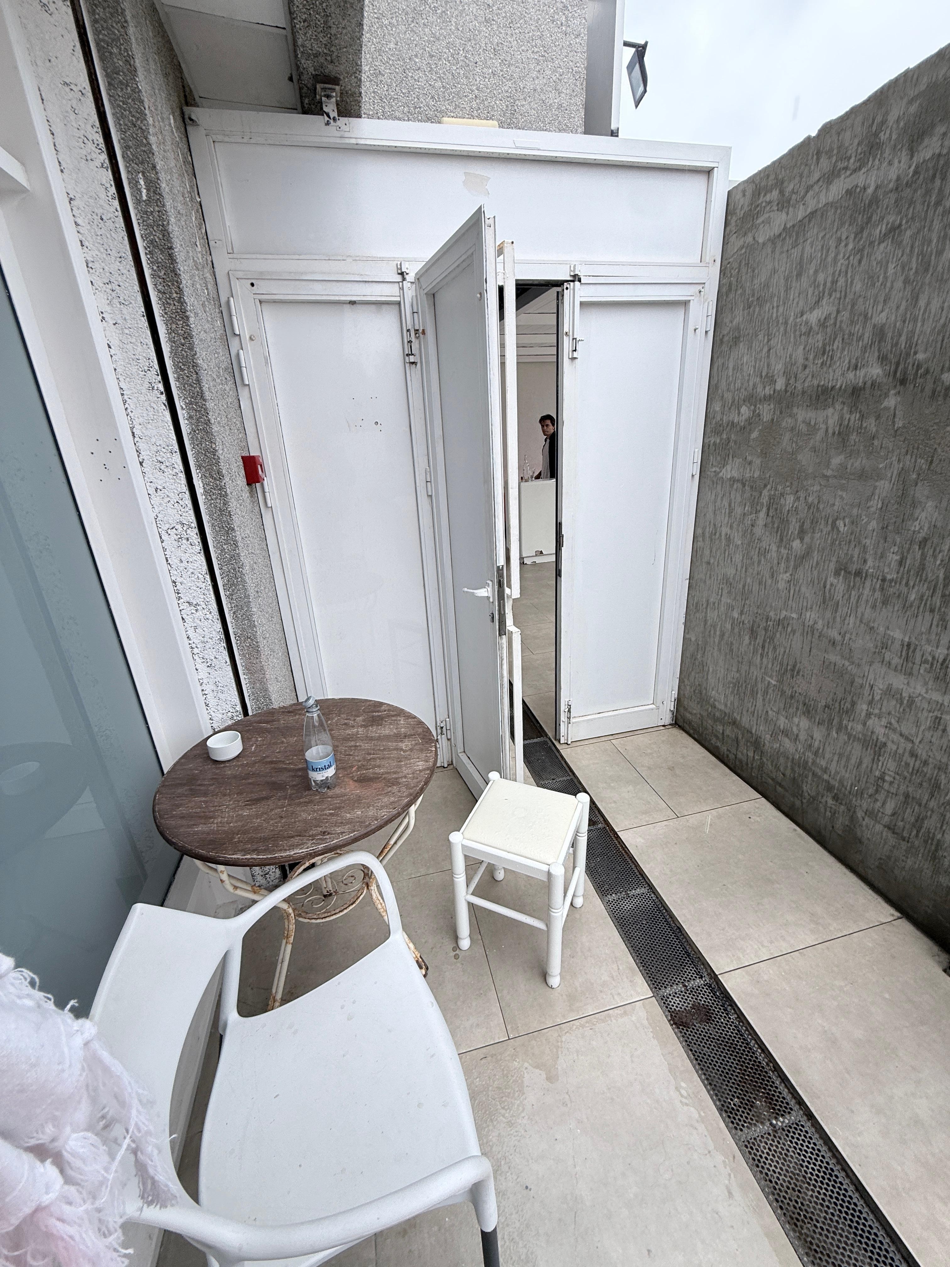 The place to have a sunset drink with an 'ocean view'. Door always propped open to allow partygoers inches from the place.