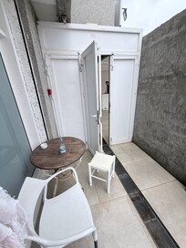 The place to have a sunset drink with an 'ocean view'. Door always propped open to allow partygoers inches from the place.