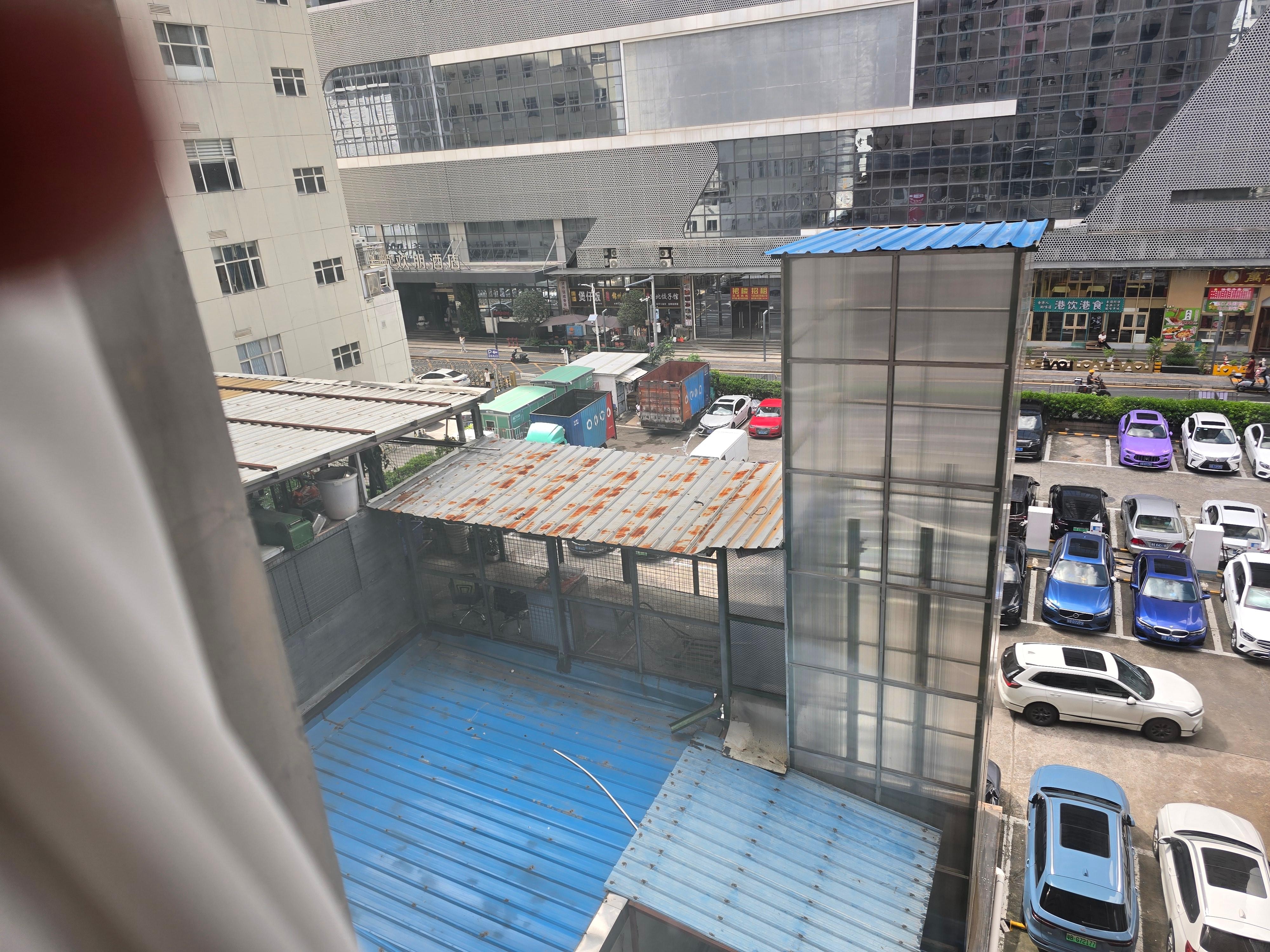 就是這個建築物發出雜聲