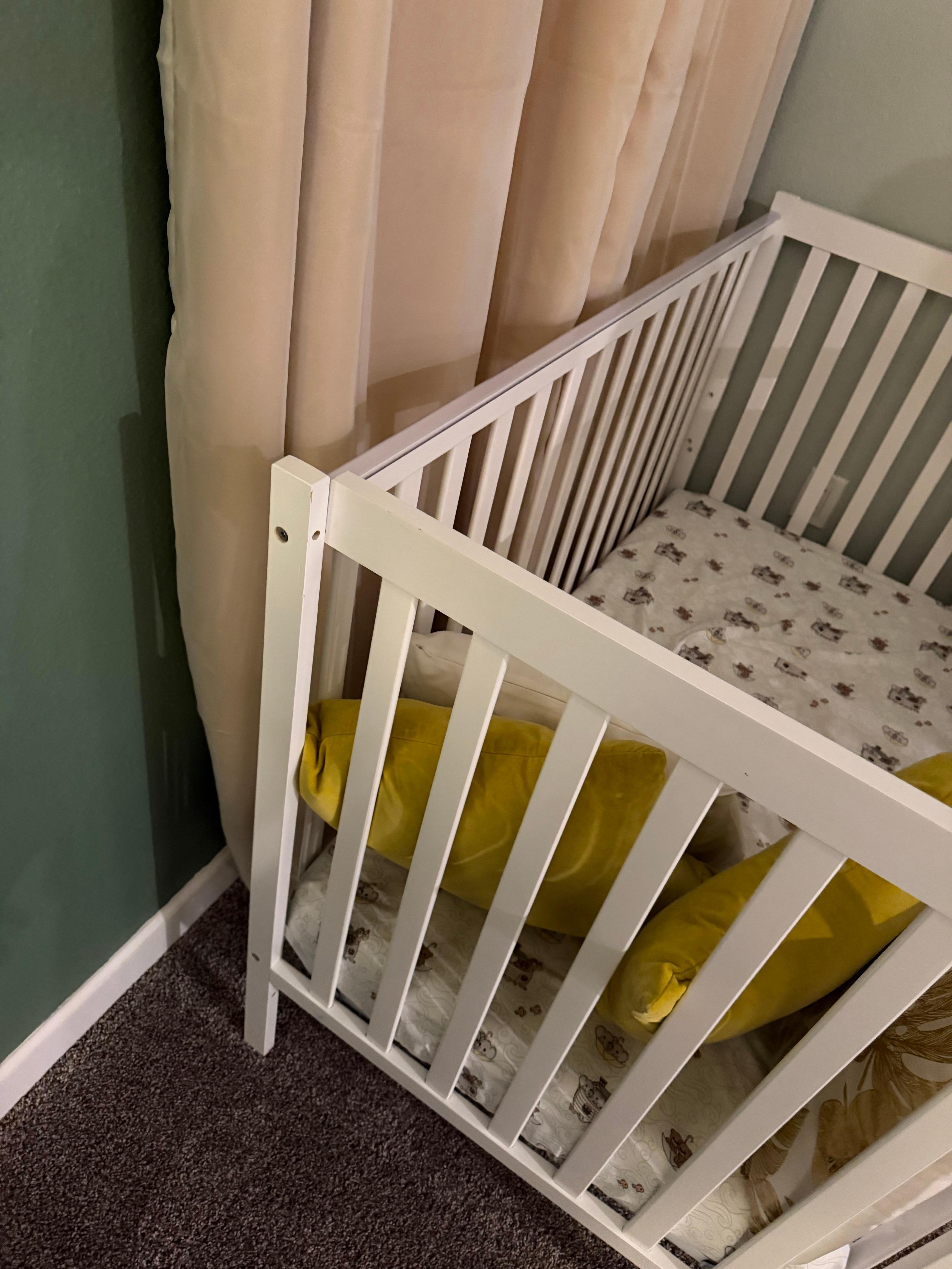 CRIB BROKEN MISSING SCREW