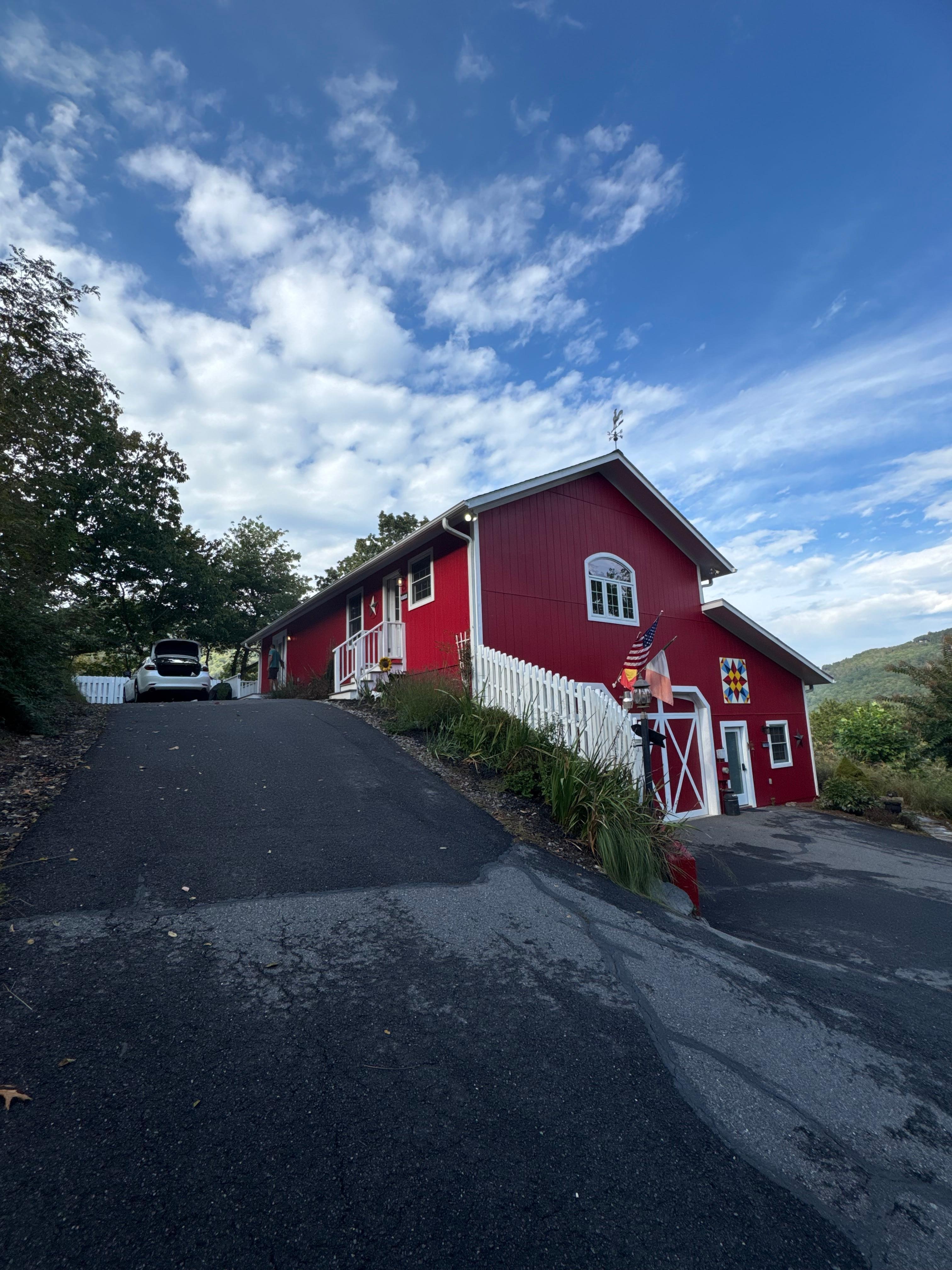 View of Le Grange Rouge