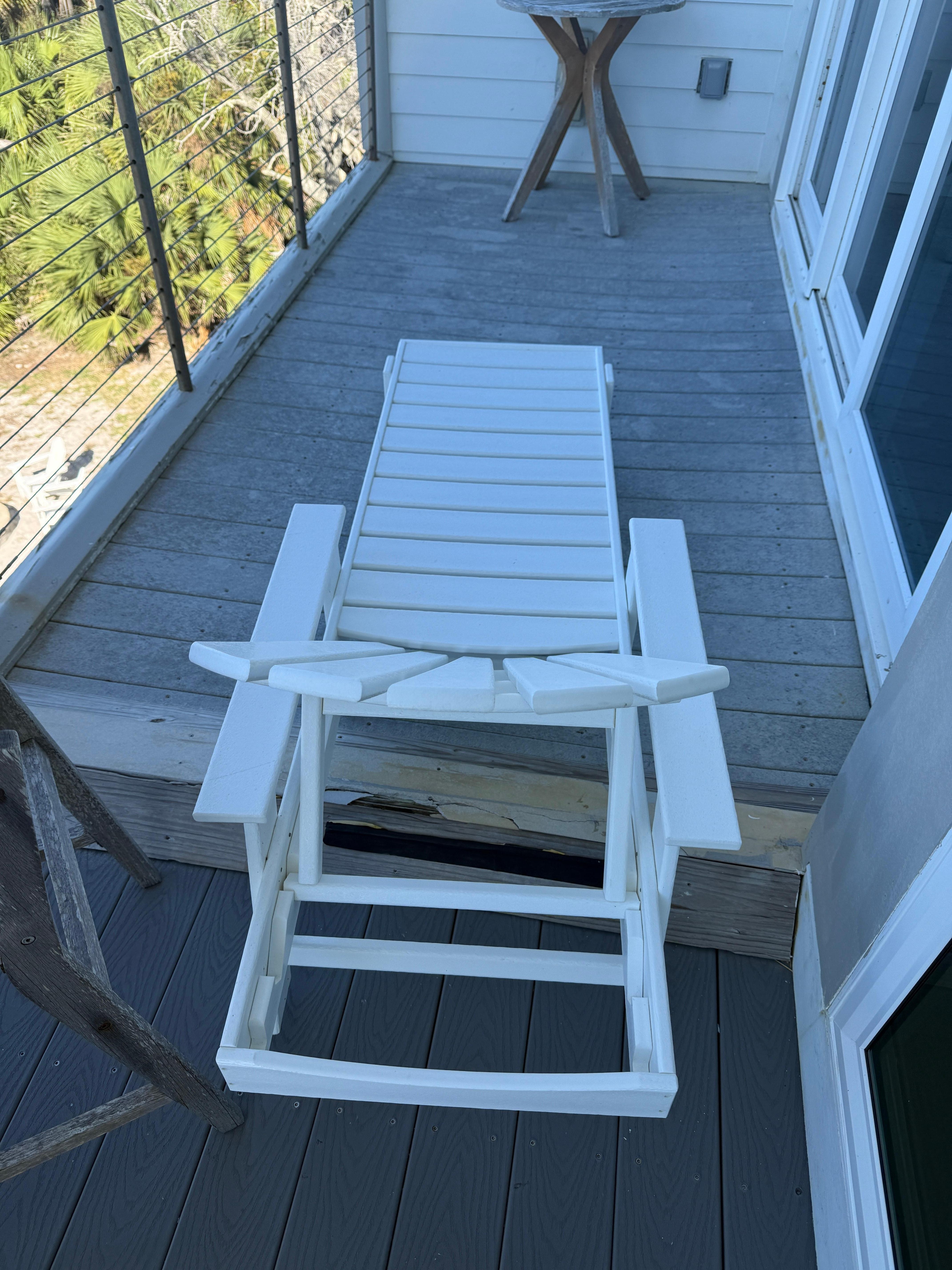 None of the pretty furniture was on the balconies it was all at the bottom. And you wouldn’t want to stand on that side where that chair is. It looks like it’s about to fall in!! 