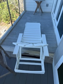 None of the pretty furniture was on the balconies it was all at the bottom. And you wouldn’t want to stand on that side where that chair is. It looks like it’s about to fall in!!