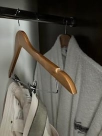 4 Kleiderbügel für Business Reisende zu wenig