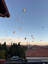 Die Terasse ist sehr schön um die Ballons zu sehen