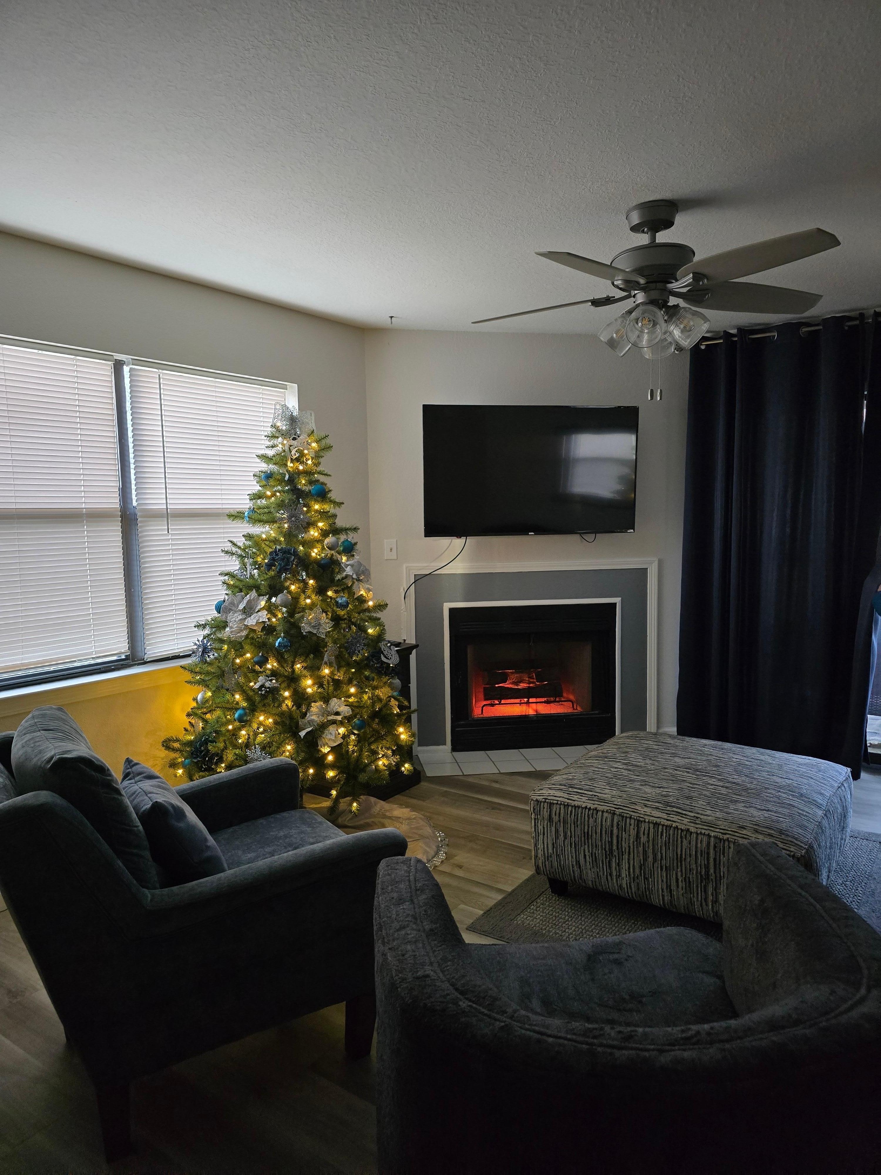 Very comfy living room decorated nicely for the holidays. 3 tvs in unit.