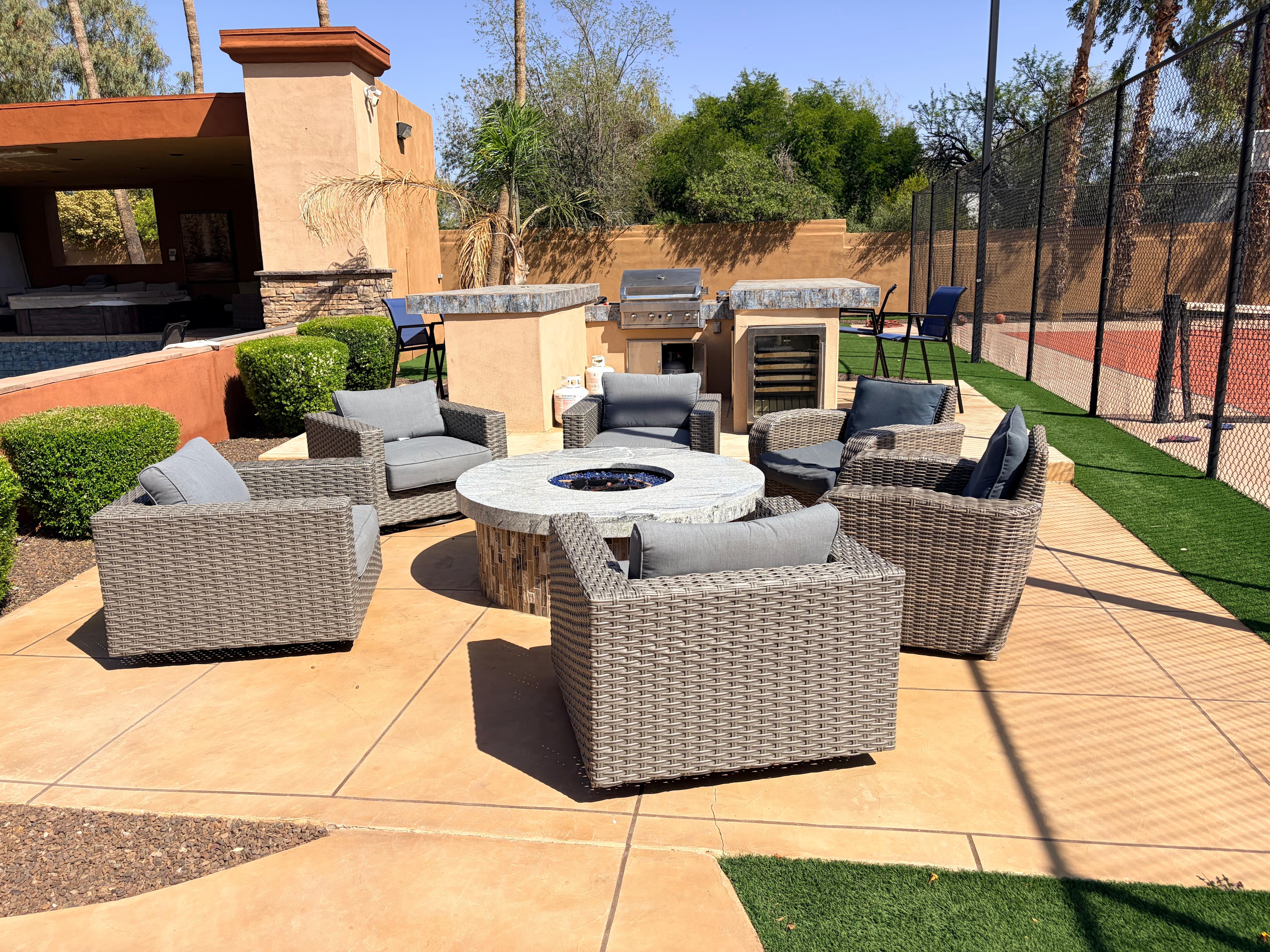 Firepit area was lovely. 😊 included the BBQ. 