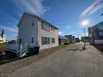 View of the house. No neighbors in the back or on one side. :)