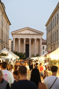 Evening market in Nîmes