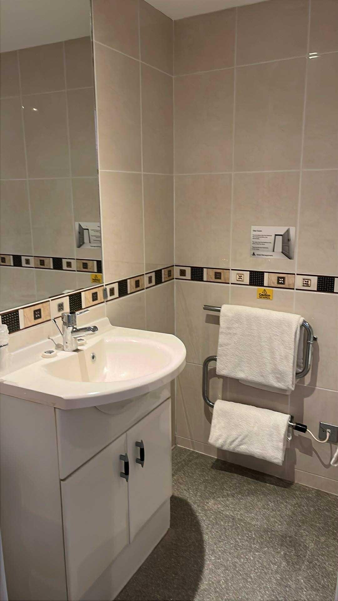 Bathroom room 332