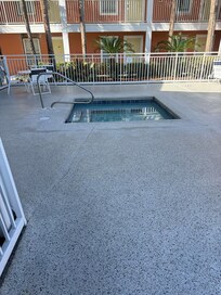 Working hot tub, very clean.