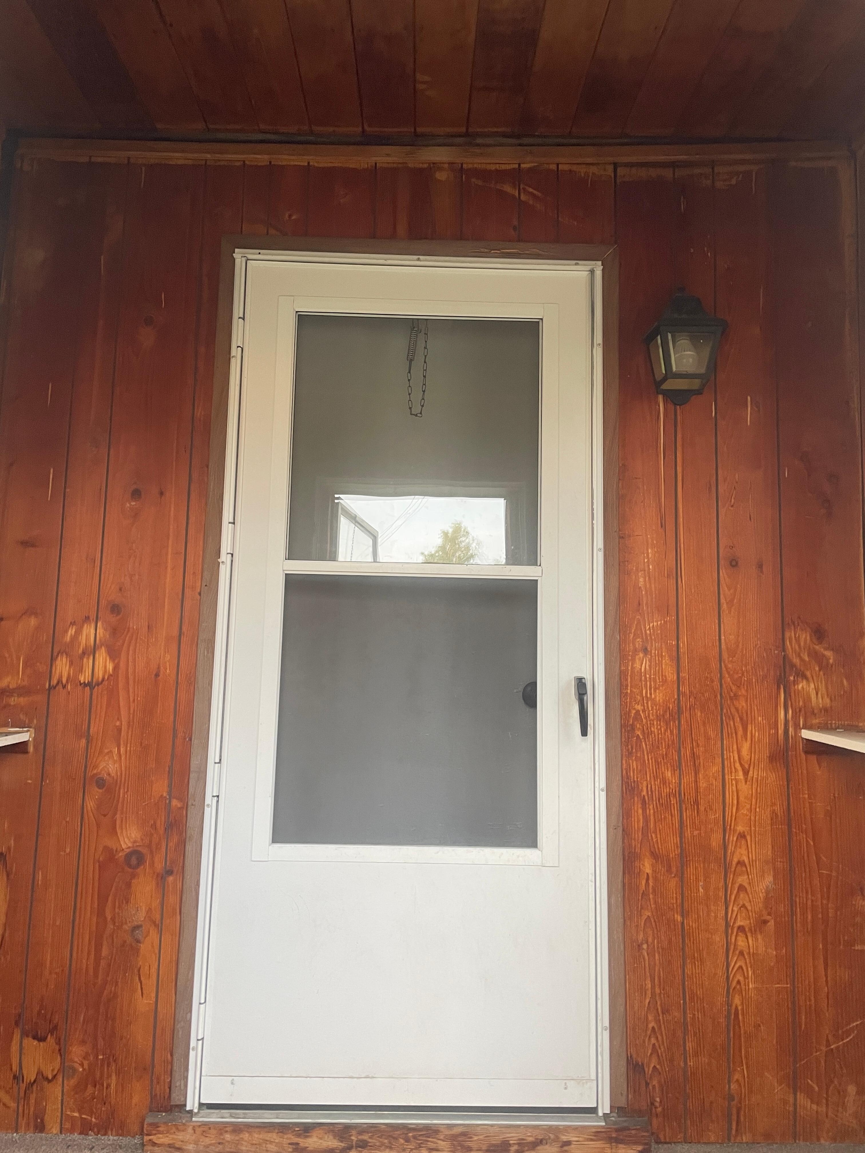 the anti chamber leading to the front door, no lock box