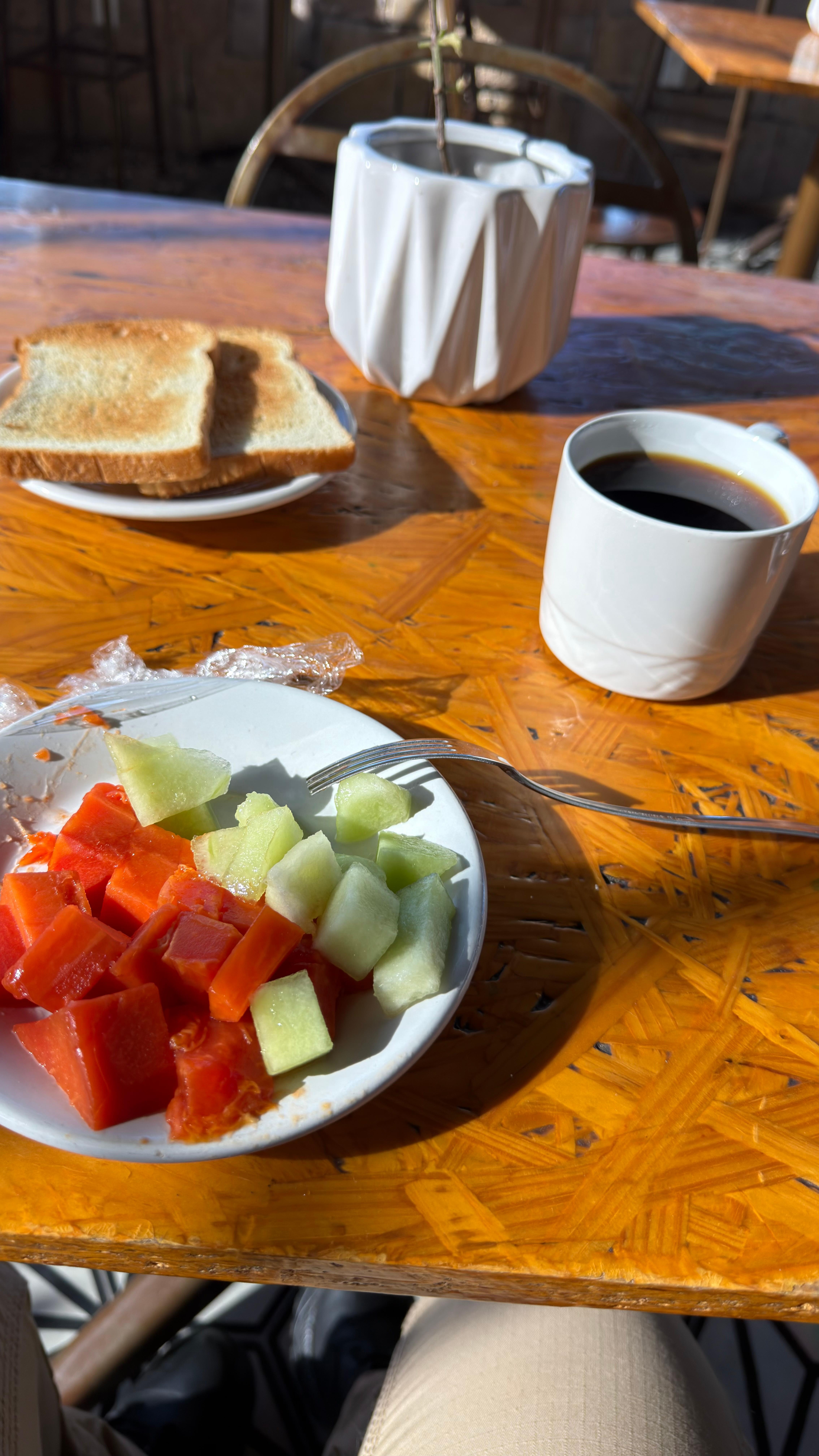 Desayuno continental en área de restaurante 