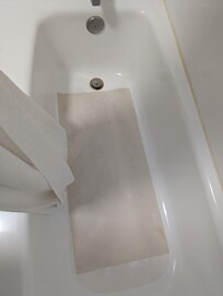 The so-far unused bathtub