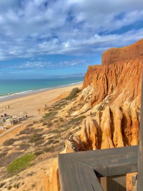 Plage à 3min à pied par le sentier de l'hôtel.