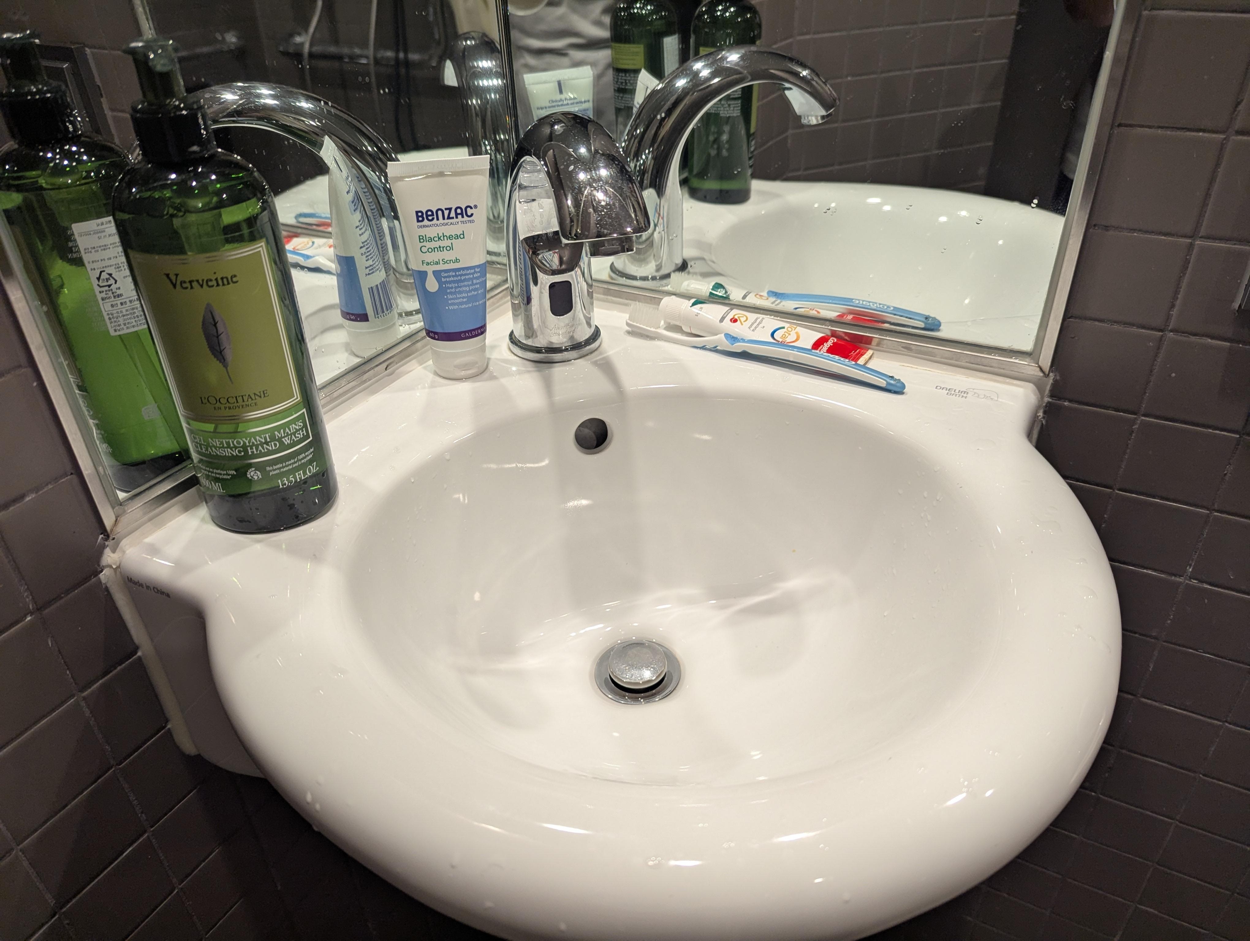 This tap is a pain to use, also no where for you to put any toiletries.