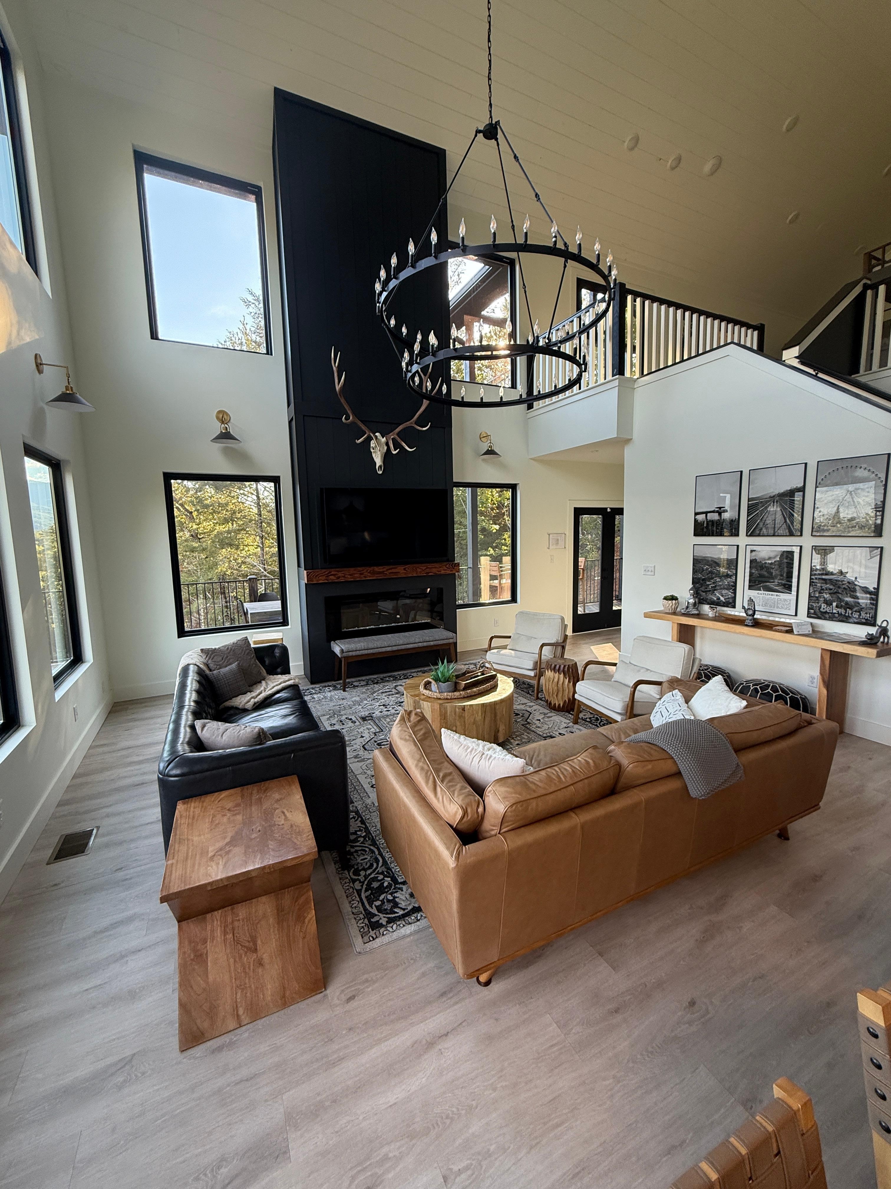 Spacious living room 