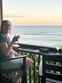 Wine on the lanai 😀