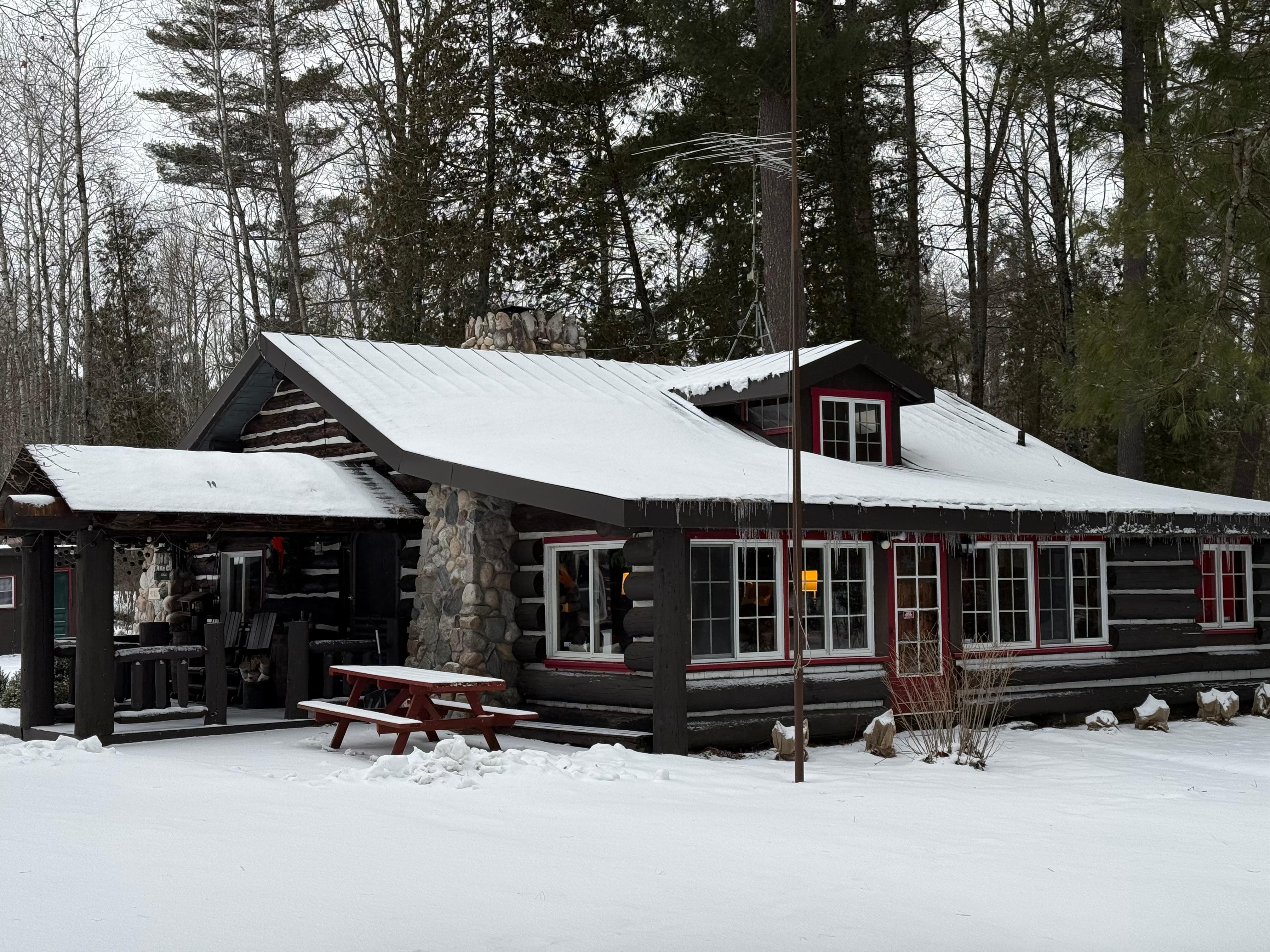 Wonderful location next to a stream!