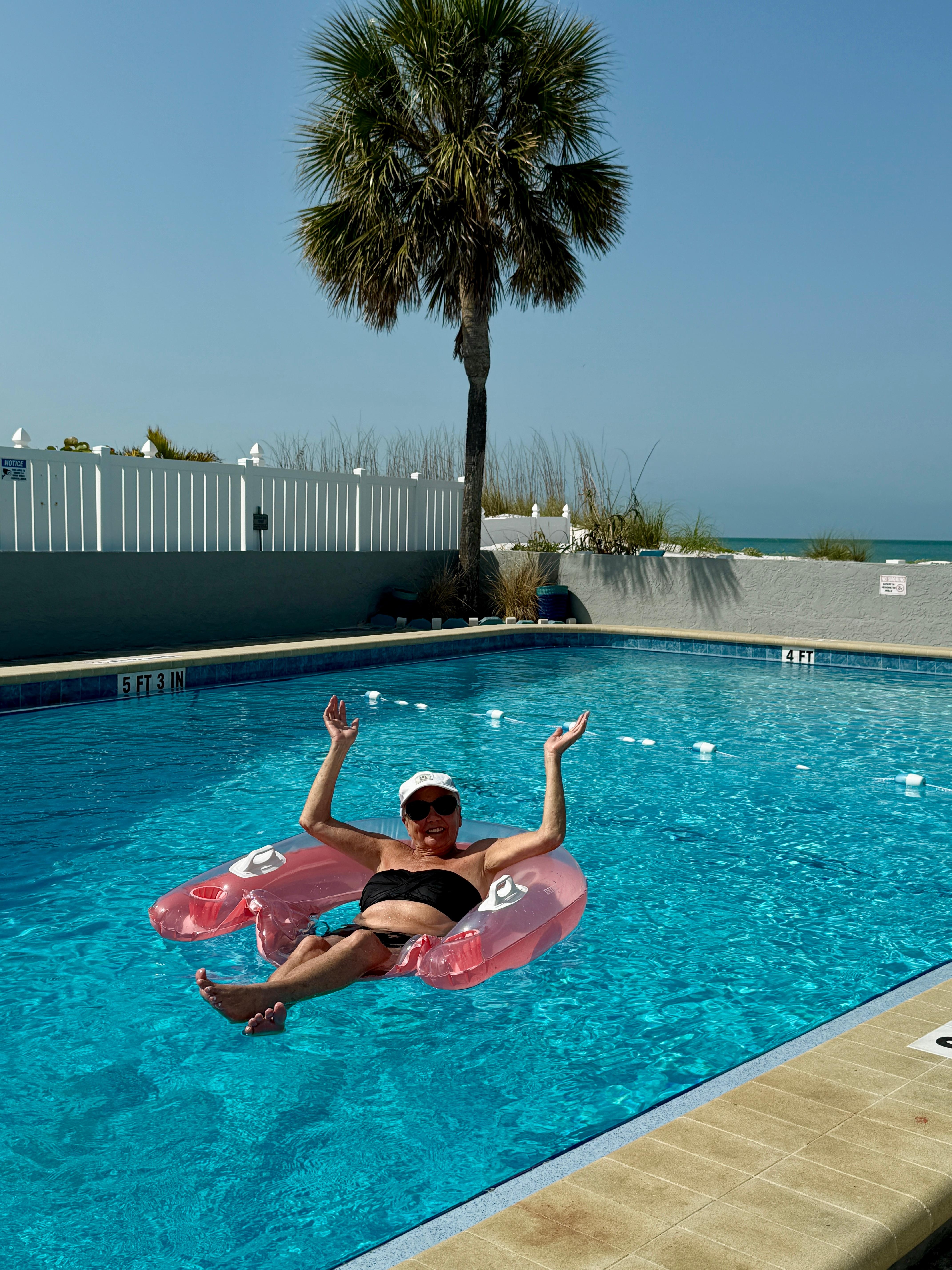 Pool was clean & warm 86 degrees 
