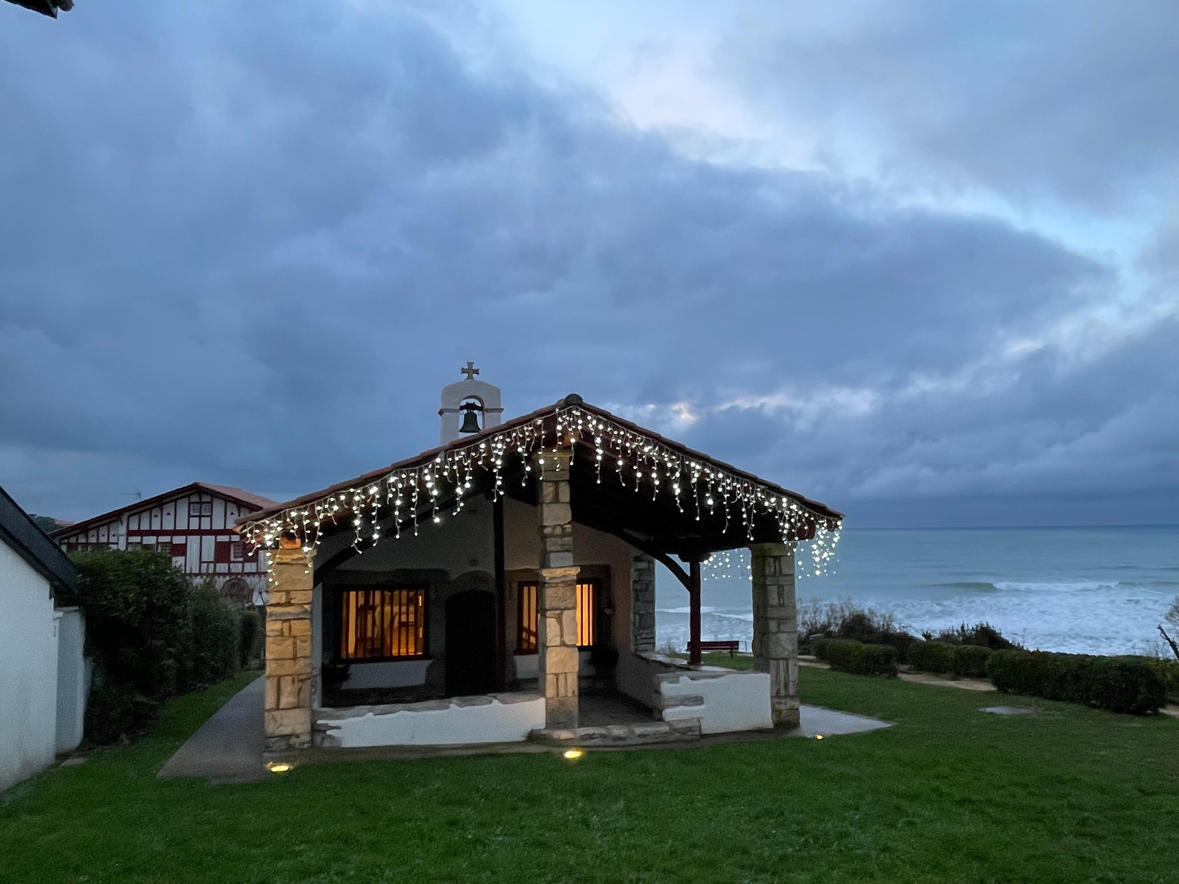 Vue de la maison (derrière l’église)