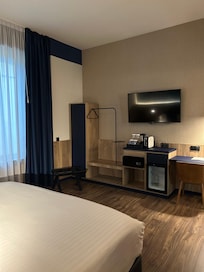Queen room