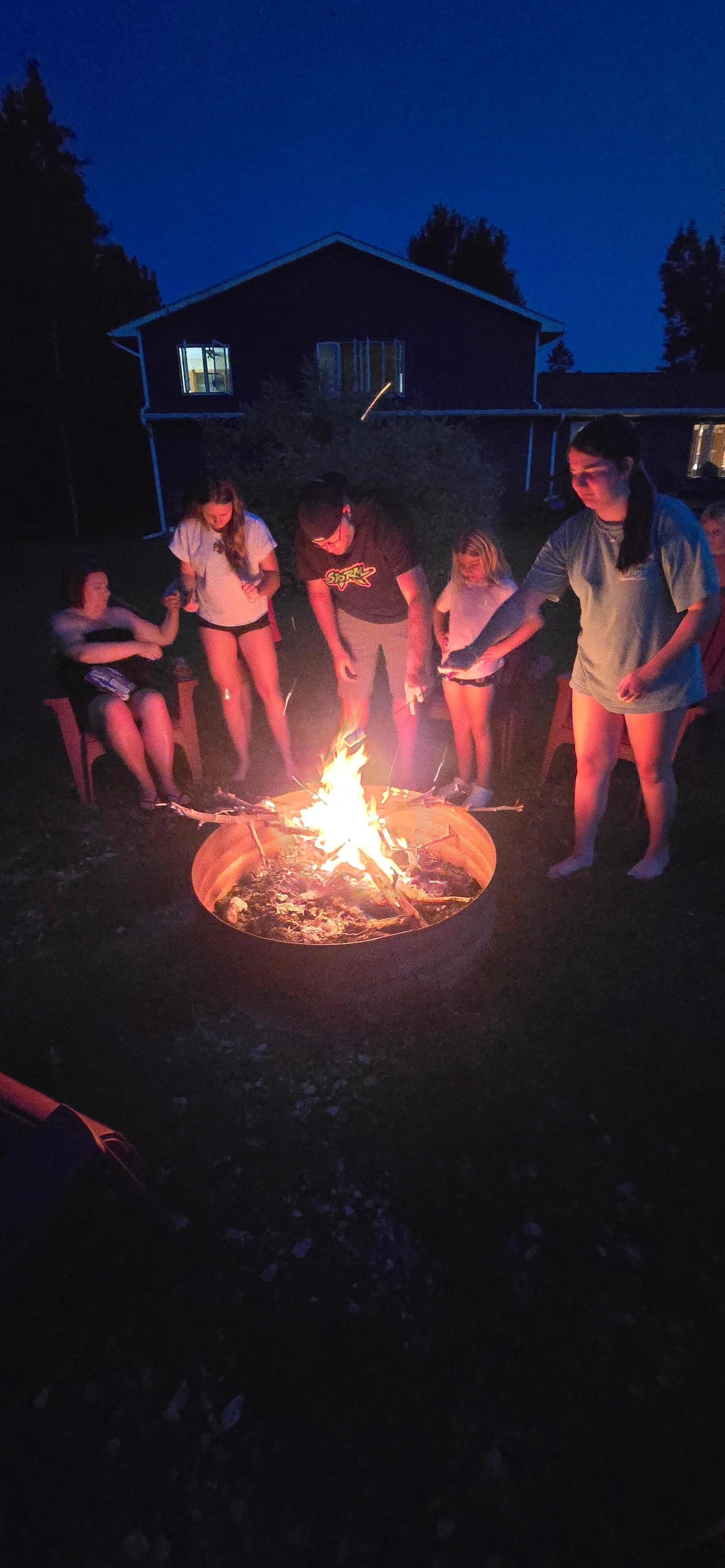 Fire pit for smores