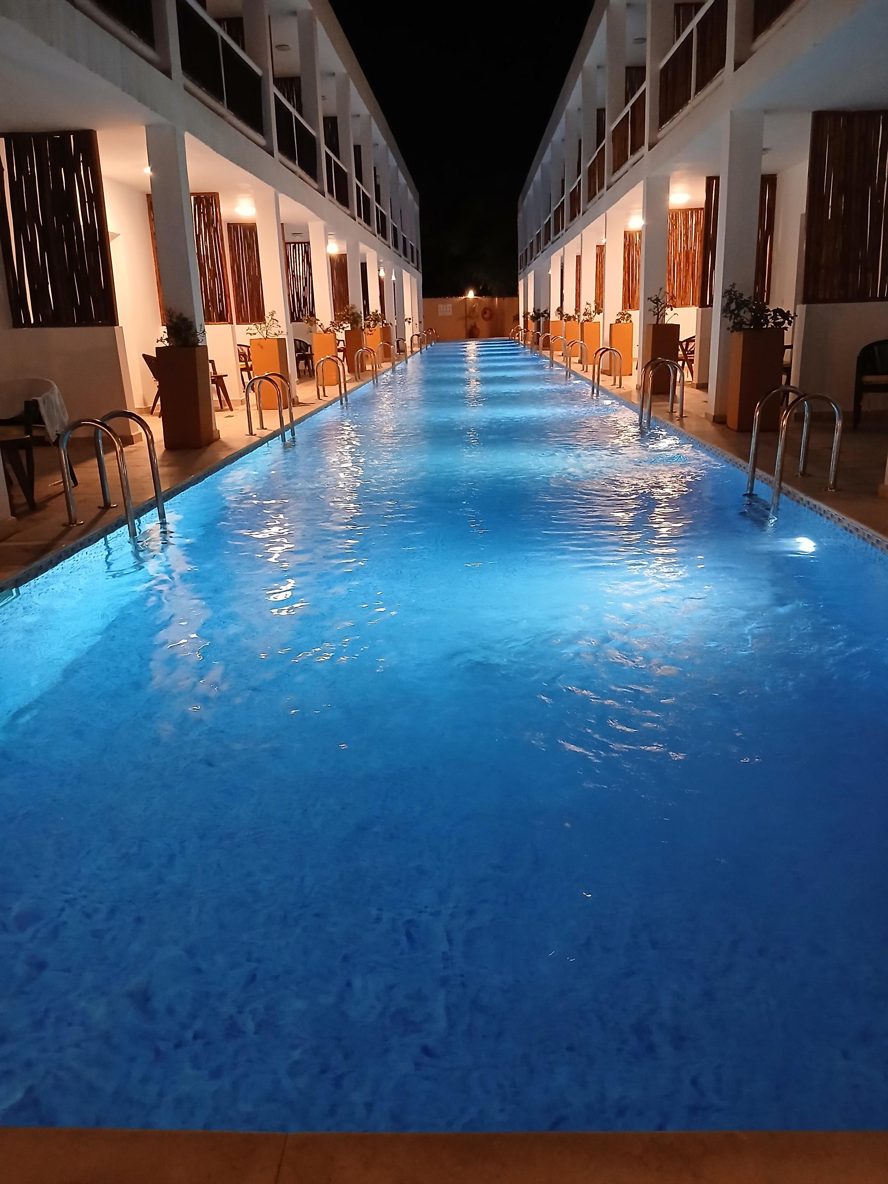 Piscine devant notre chambre