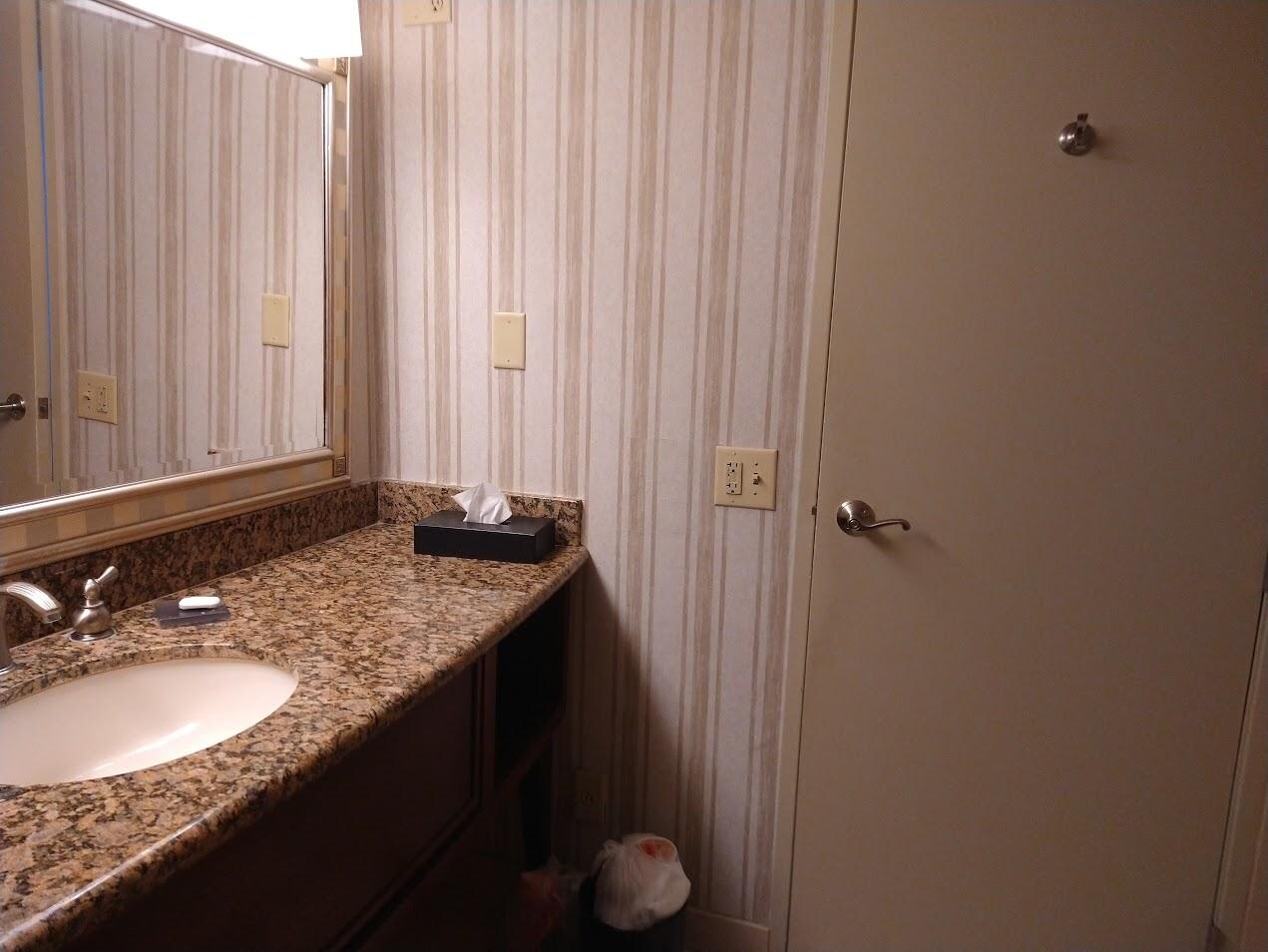 no towel rack here