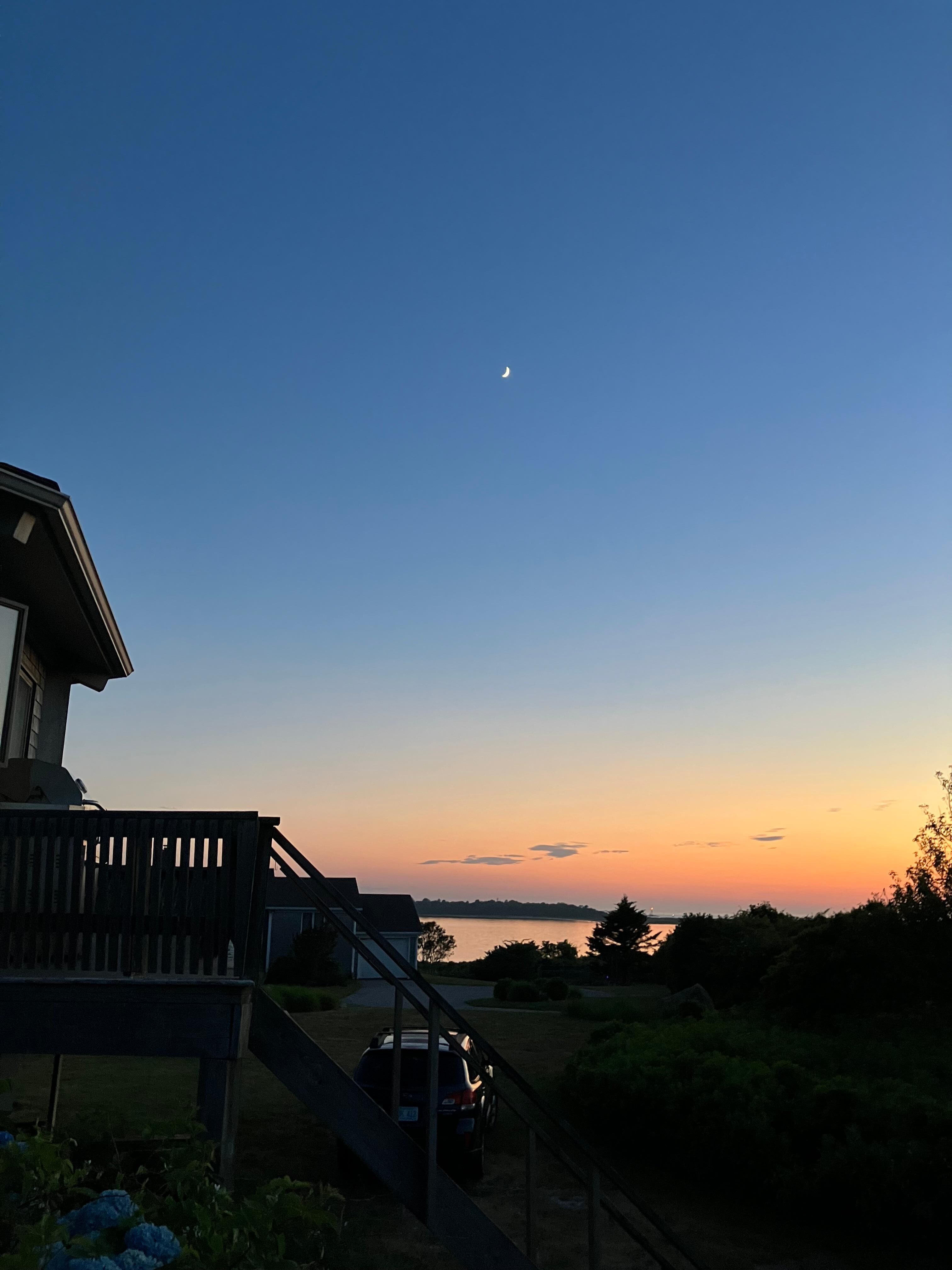 The deck is wonderful. Beautiful views and lovely breezes . 